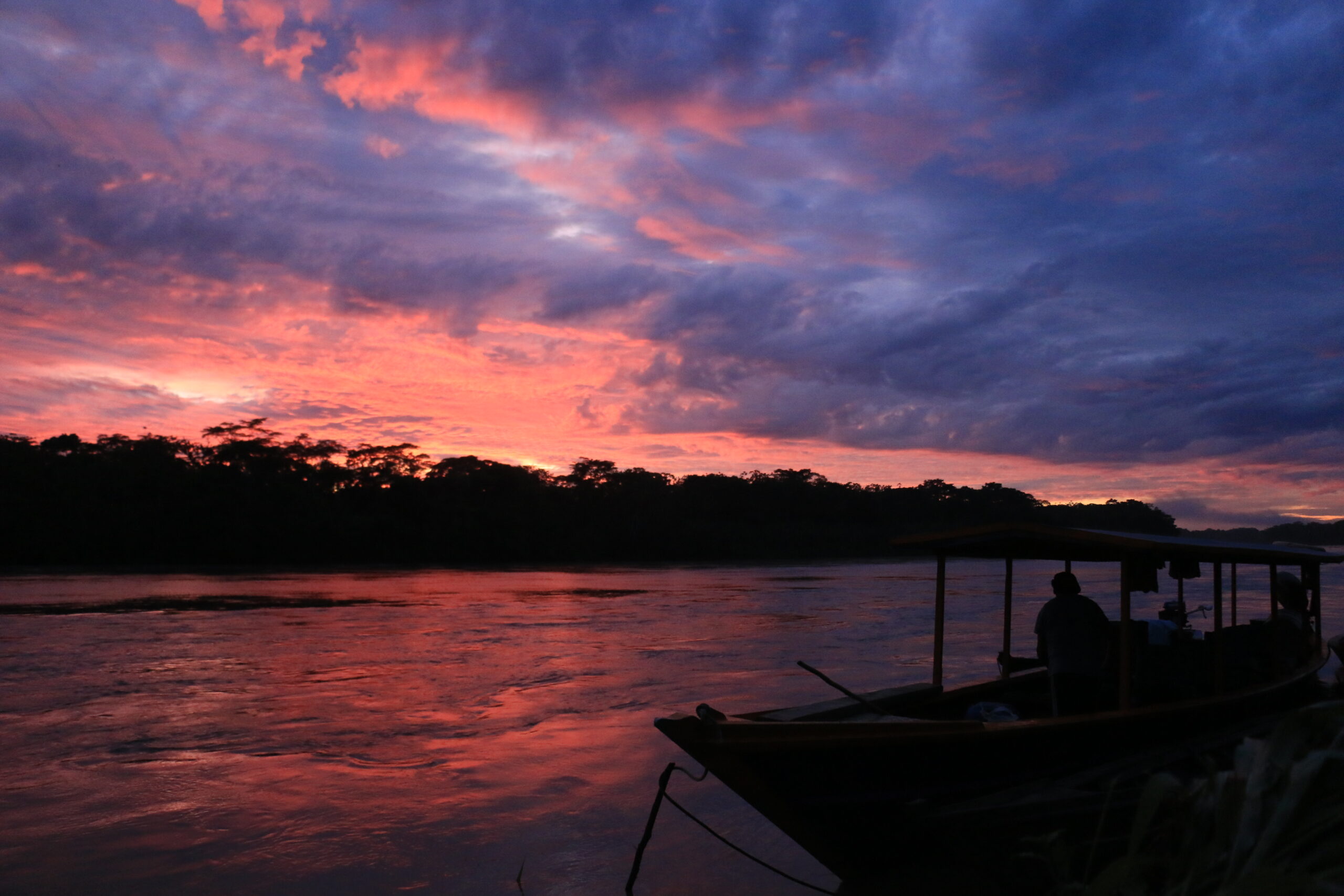 A pink and purple sunset in CN Puerto Azul Mberohue